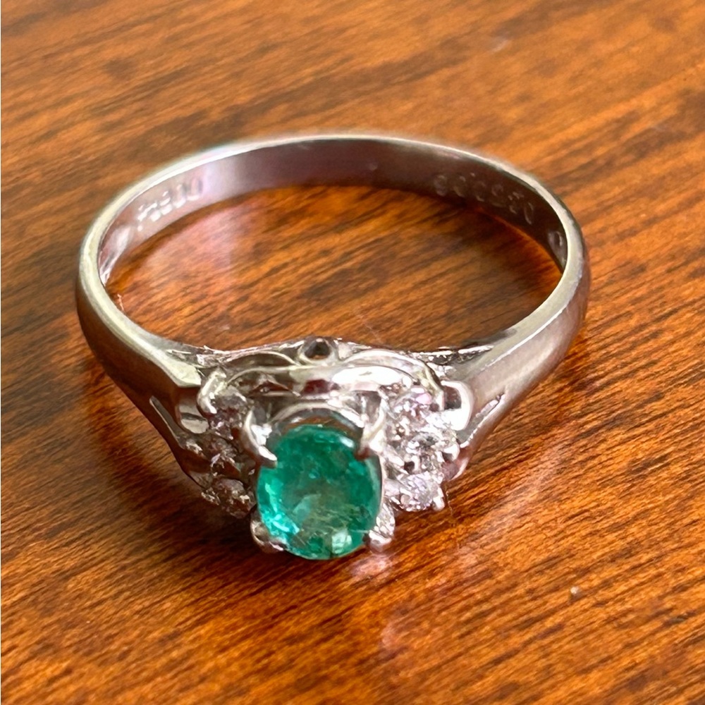 Ladies Platinum Natural Green Emerald and Diamonds Ring